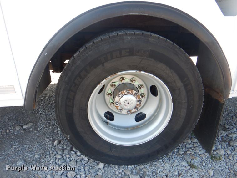 image for item HT9464 2000 Freightliner FL70  utility / service truck