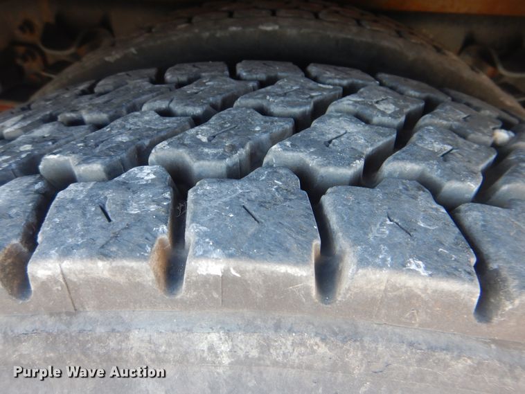 image for item HT9464 2000 Freightliner FL70  utility / service truck