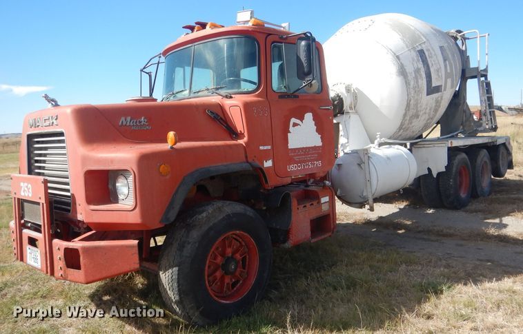 image for item HU9306 1994 Mack DM6900  ready mix truck