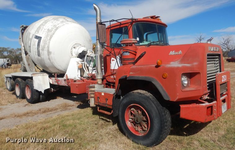 image for item HU9306 1994 Mack DM6900  ready mix truck