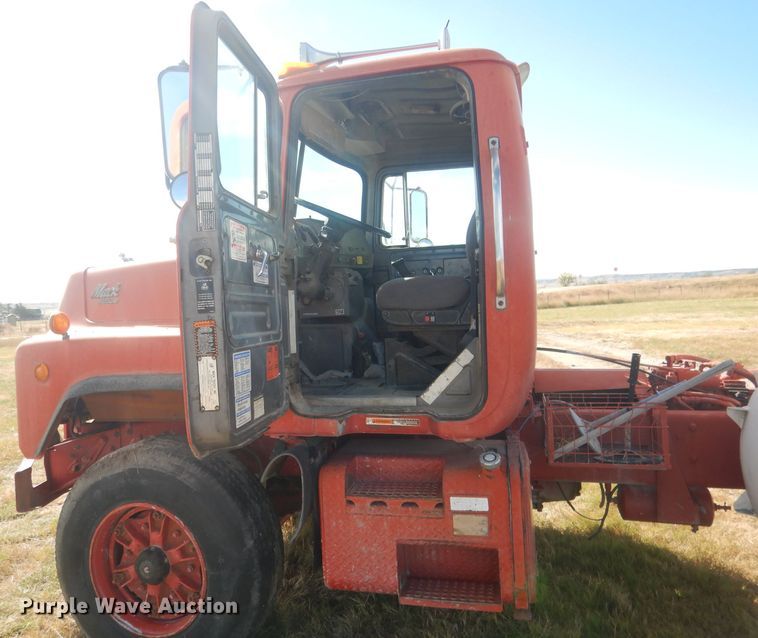 image for item HU9306 1994 Mack DM6900  ready mix truck