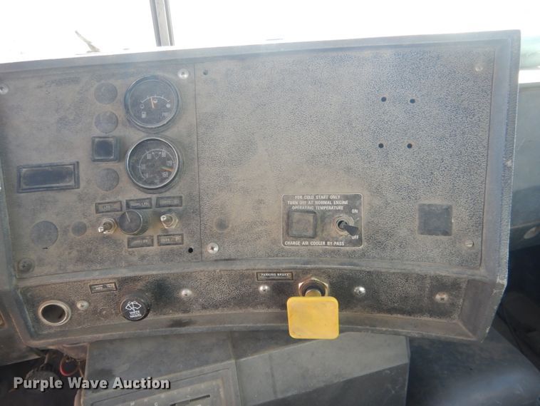 image for item HU9306 1994 Mack DM6900  ready mix truck