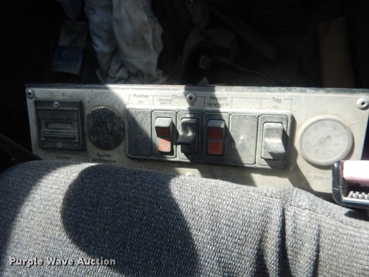 image for item HU9306 1994 Mack DM6900  ready mix truck