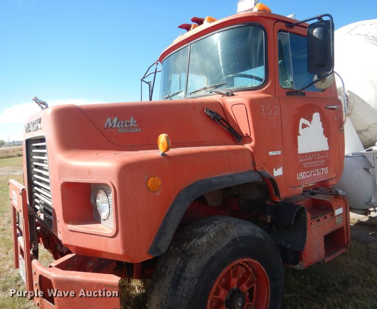 image for item HU9306 1994 Mack DM6900  ready mix truck