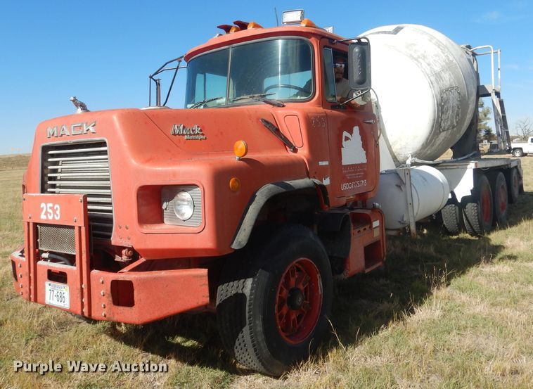 image for item HU9306 1994 Mack DM6900  ready mix truck