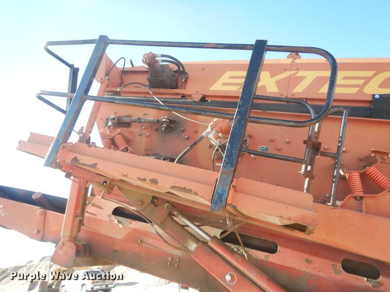 image for item HU9310 2007 Extec S3  screening plant