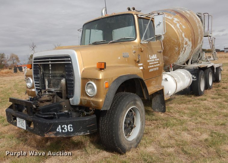 image for item HU9313 1985 Ford LT9000  ready mix truck