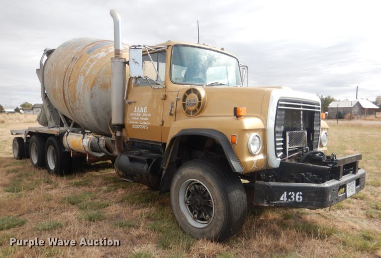 image for item HU9313 1985 Ford LT9000  ready mix truck