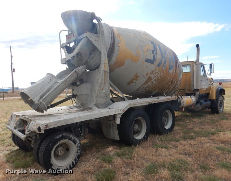 image for item HU9313 1985 Ford LT9000  ready mix truck