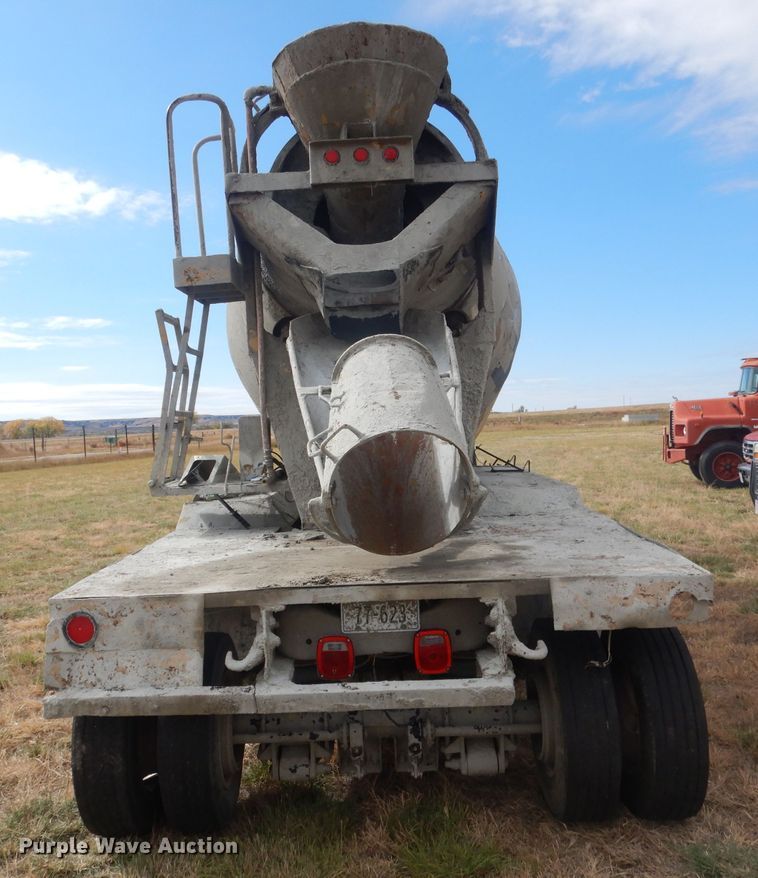 image for item HU9313 1985 Ford LT9000  ready mix truck