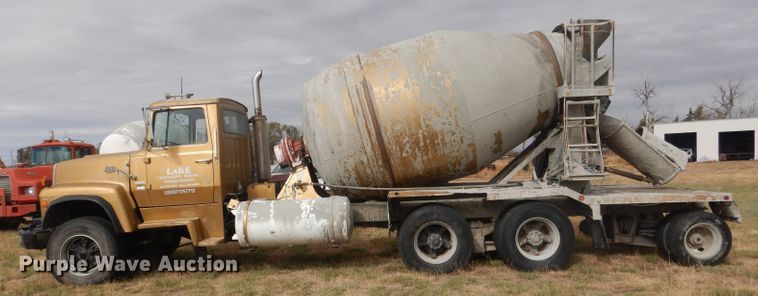 image for item HU9313 1985 Ford LT9000  ready mix truck