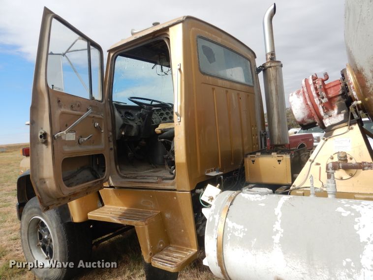 image for item HU9313 1985 Ford LT9000  ready mix truck
