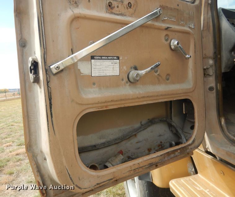 image for item HU9313 1985 Ford LT9000  ready mix truck