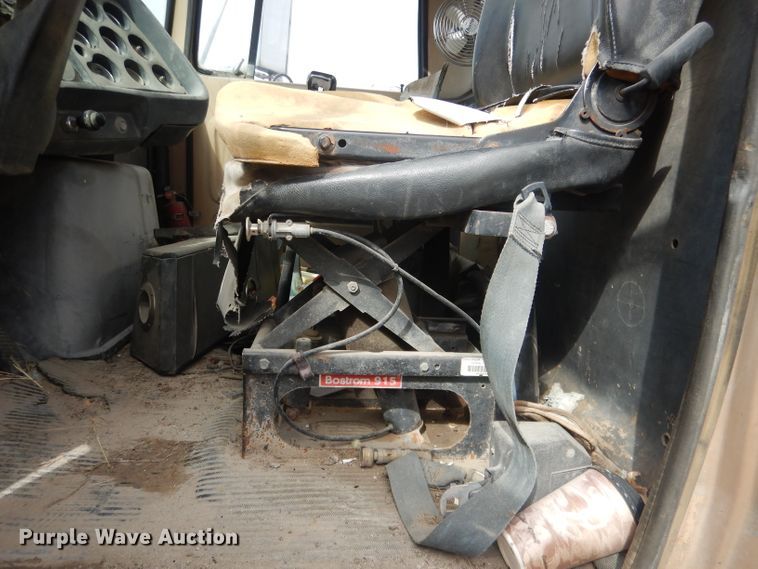 image for item HU9313 1985 Ford LT9000  ready mix truck