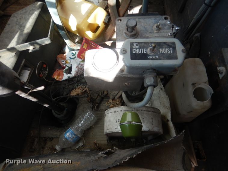 image for item HU9313 1985 Ford LT9000  ready mix truck