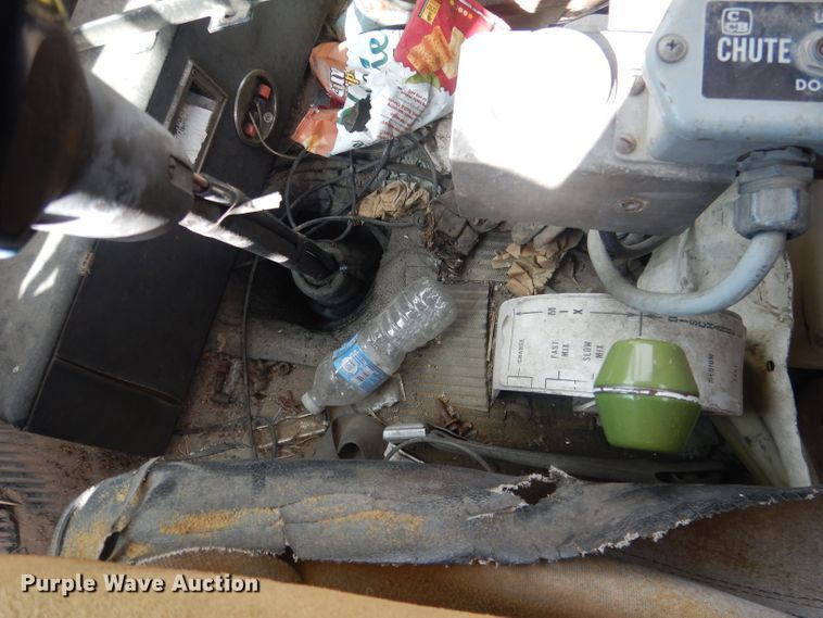 image for item HU9313 1985 Ford LT9000  ready mix truck