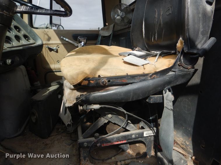 image for item HU9313 1985 Ford LT9000  ready mix truck