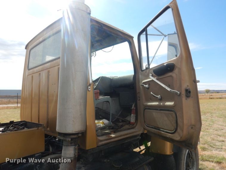 image for item HU9313 1985 Ford LT9000  ready mix truck