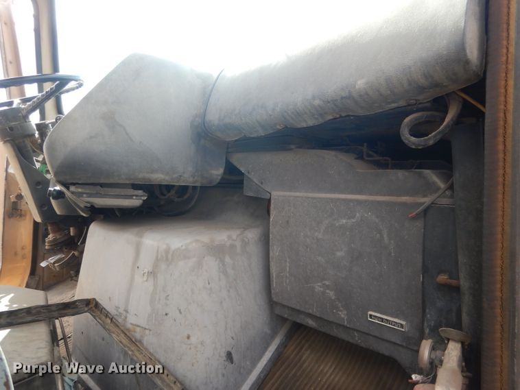 image for item HU9313 1985 Ford LT9000  ready mix truck