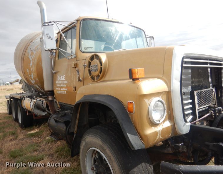 image for item HU9313 1985 Ford LT9000  ready mix truck