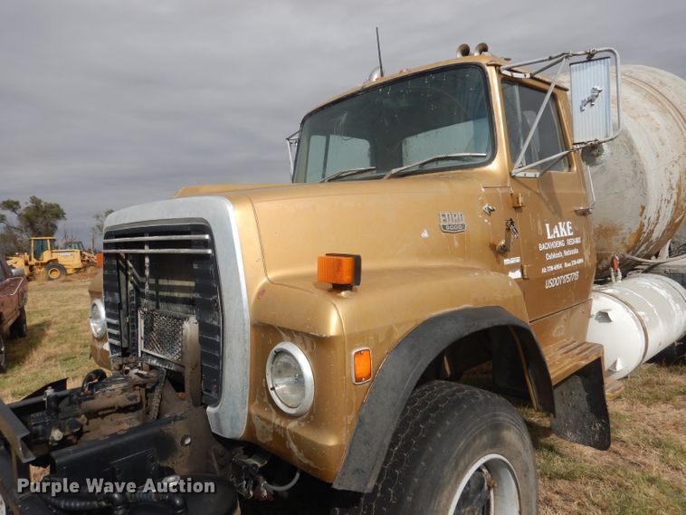 image for item HU9313 1985 Ford LT9000  ready mix truck