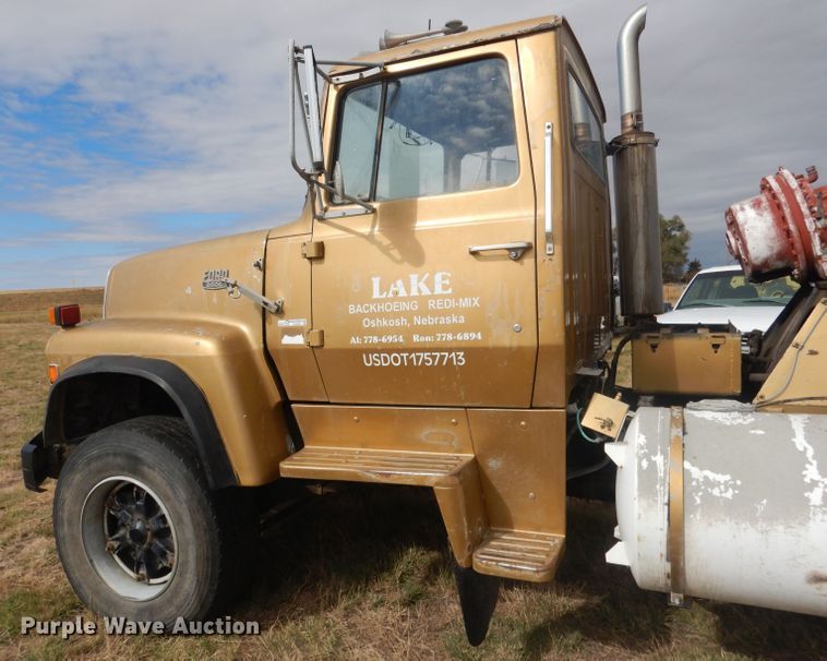 image for item HU9313 1985 Ford LT9000  ready mix truck