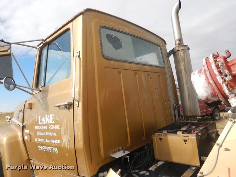 image for item HU9313 1985 Ford LT9000  ready mix truck