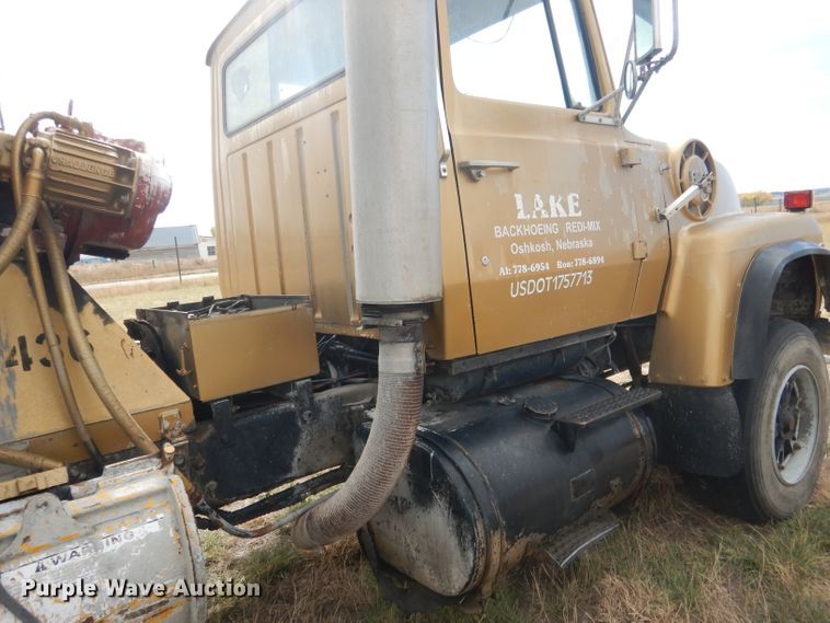 image for item HU9313 1985 Ford LT9000  ready mix truck