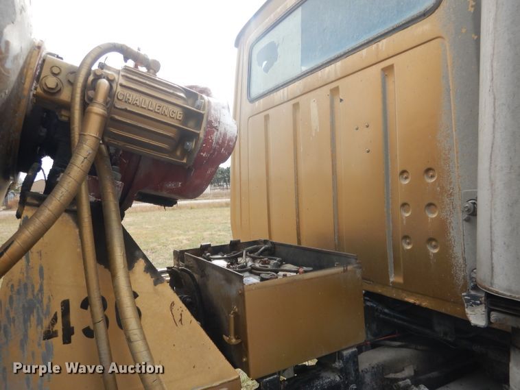 image for item HU9313 1985 Ford LT9000  ready mix truck