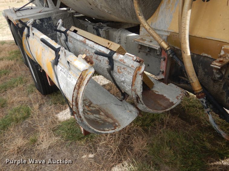 image for item HU9313 1985 Ford LT9000  ready mix truck