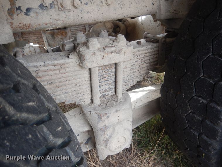 image for item HU9313 1985 Ford LT9000  ready mix truck