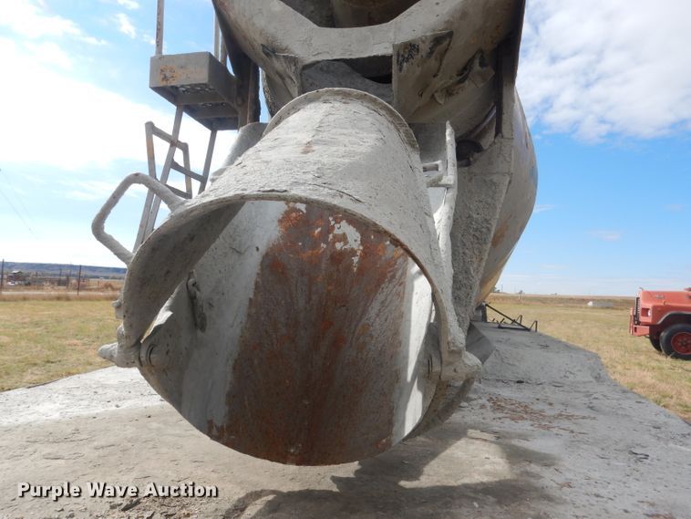 image for item HU9313 1985 Ford LT9000  ready mix truck