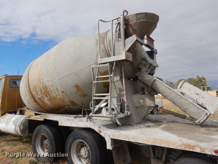 image for item HU9313 1985 Ford LT9000  ready mix truck