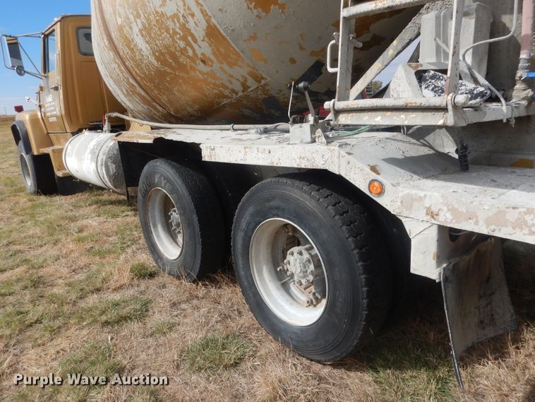image for item HU9313 1985 Ford LT9000  ready mix truck