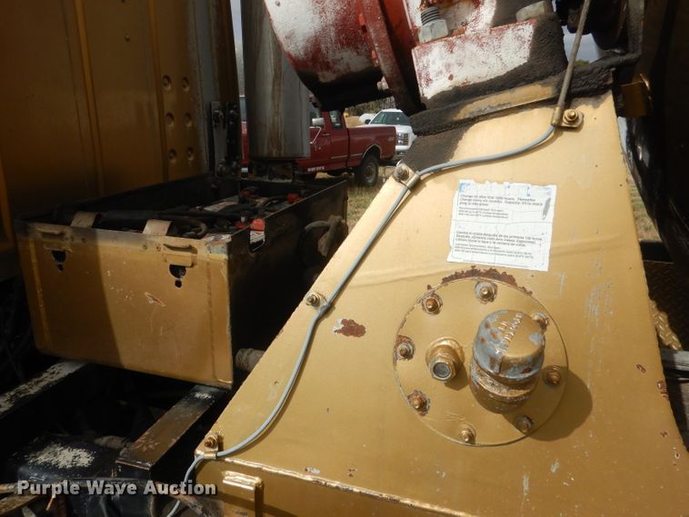 image for item HU9313 1985 Ford LT9000  ready mix truck