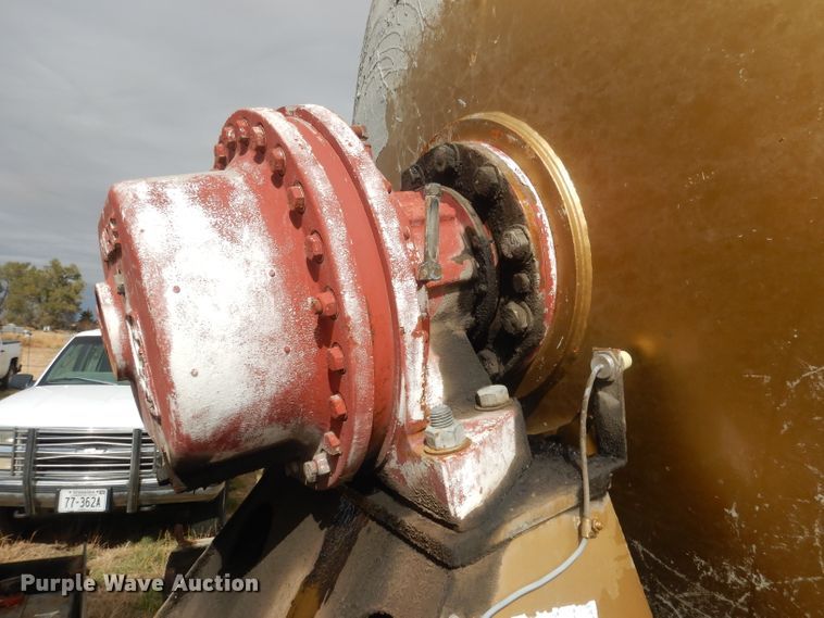 image for item HU9313 1985 Ford LT9000  ready mix truck