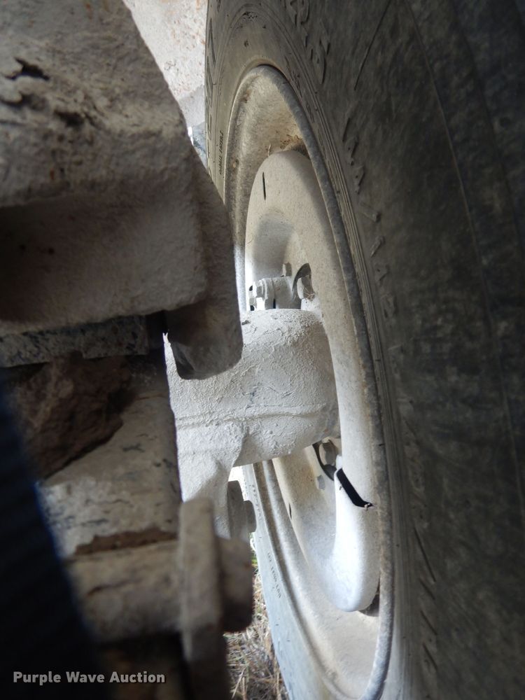 image for item HU9313 1985 Ford LT9000  ready mix truck