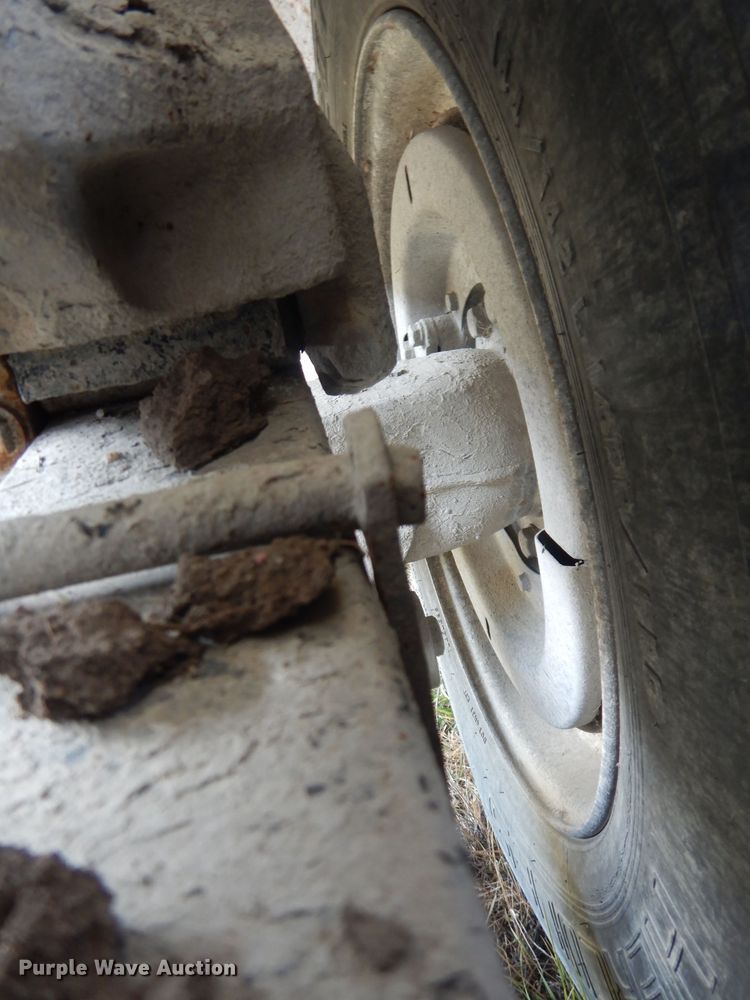 image for item HU9313 1985 Ford LT9000  ready mix truck