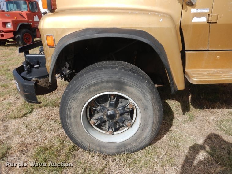 image for item HU9313 1985 Ford LT9000  ready mix truck