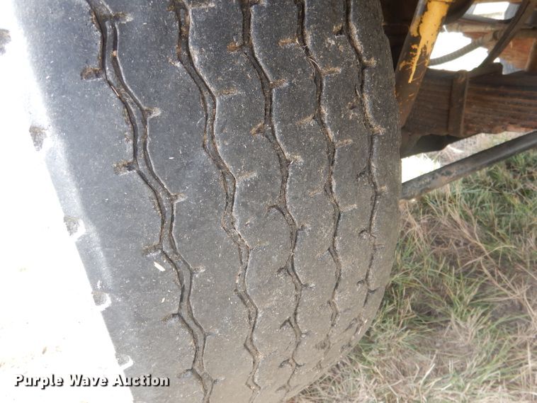 image for item HU9313 1985 Ford LT9000  ready mix truck