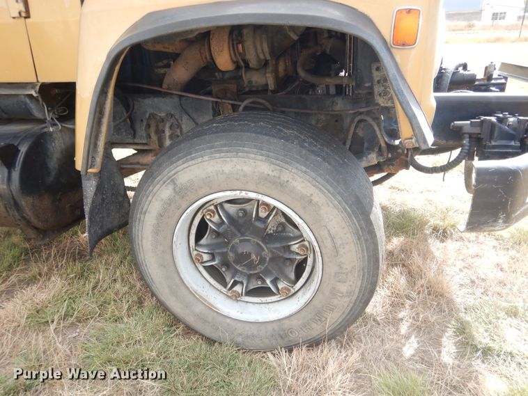 image for item HU9313 1985 Ford LT9000  ready mix truck