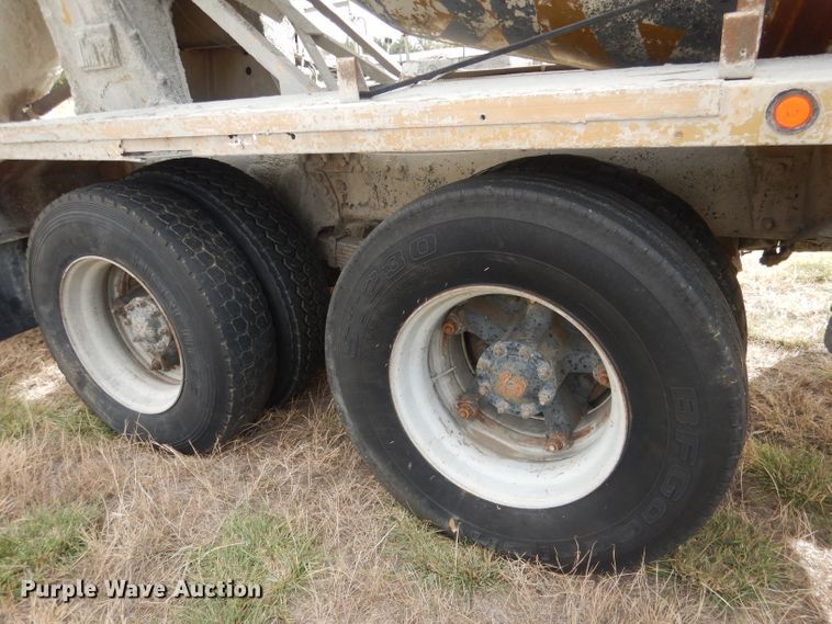 image for item HU9313 1985 Ford LT9000  ready mix truck