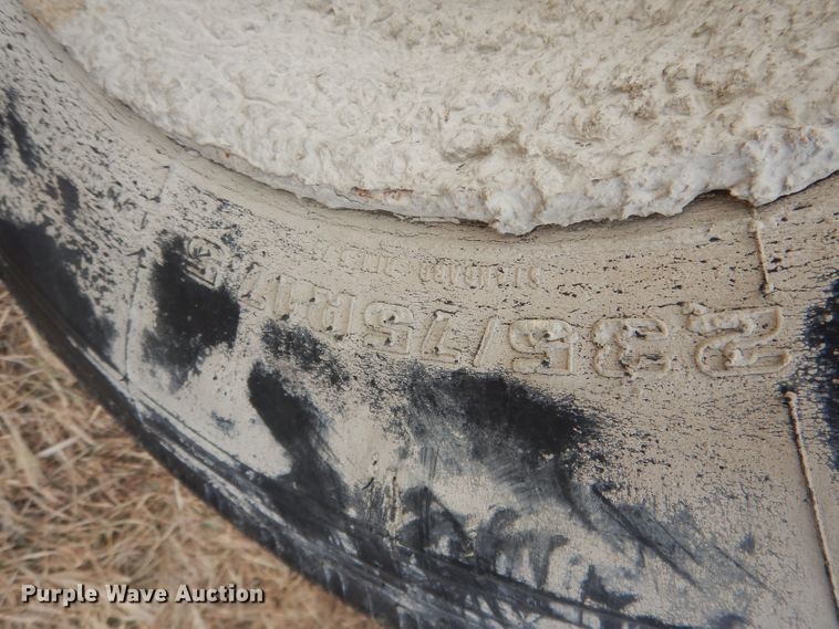 image for item HU9313 1985 Ford LT9000  ready mix truck