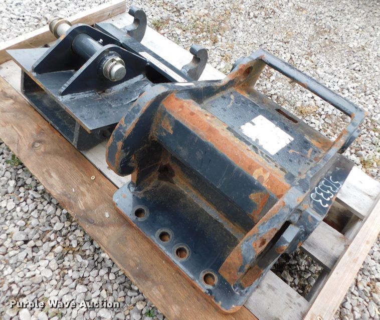 (2) Bobcat Xchange quick couplers in Falls City, NE Item HX9467 sold