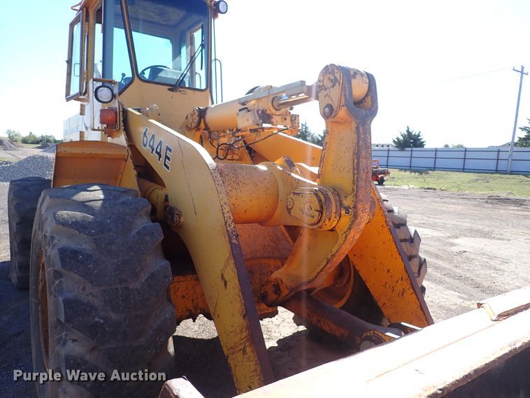 image for item IC9534 1988 John Deere 644E  wheel loader