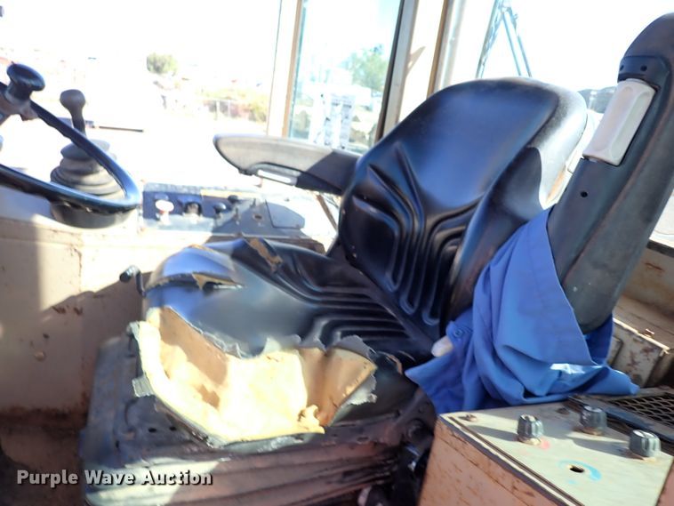 image for item IC9534 1988 John Deere 644E  wheel loader