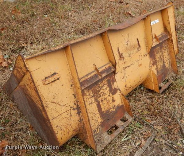 image for item IH9038 Case 62"W skid steer bucket