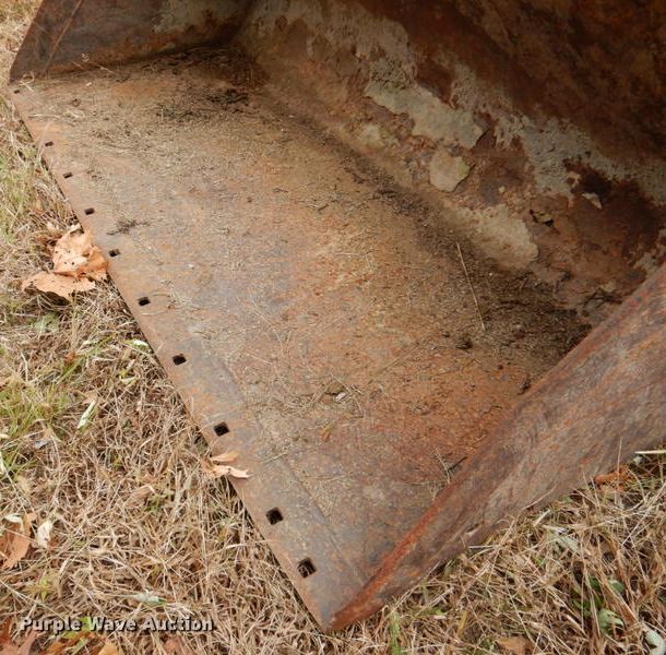 image for item IH9038 Case 62"W skid steer bucket