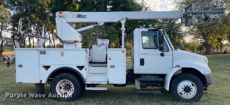 image for item II9424 2012 International DuraStar 4300  bucket truck