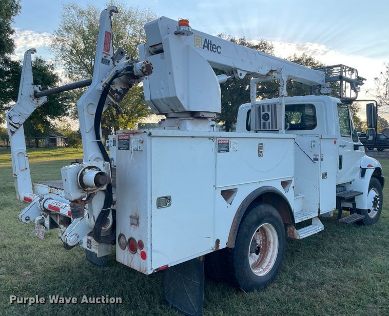image for item II9424 2012 International DuraStar 4300  bucket truck